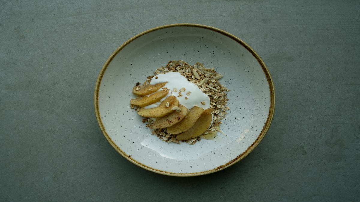 Müsli mandlite ja karamellistatud õuntega