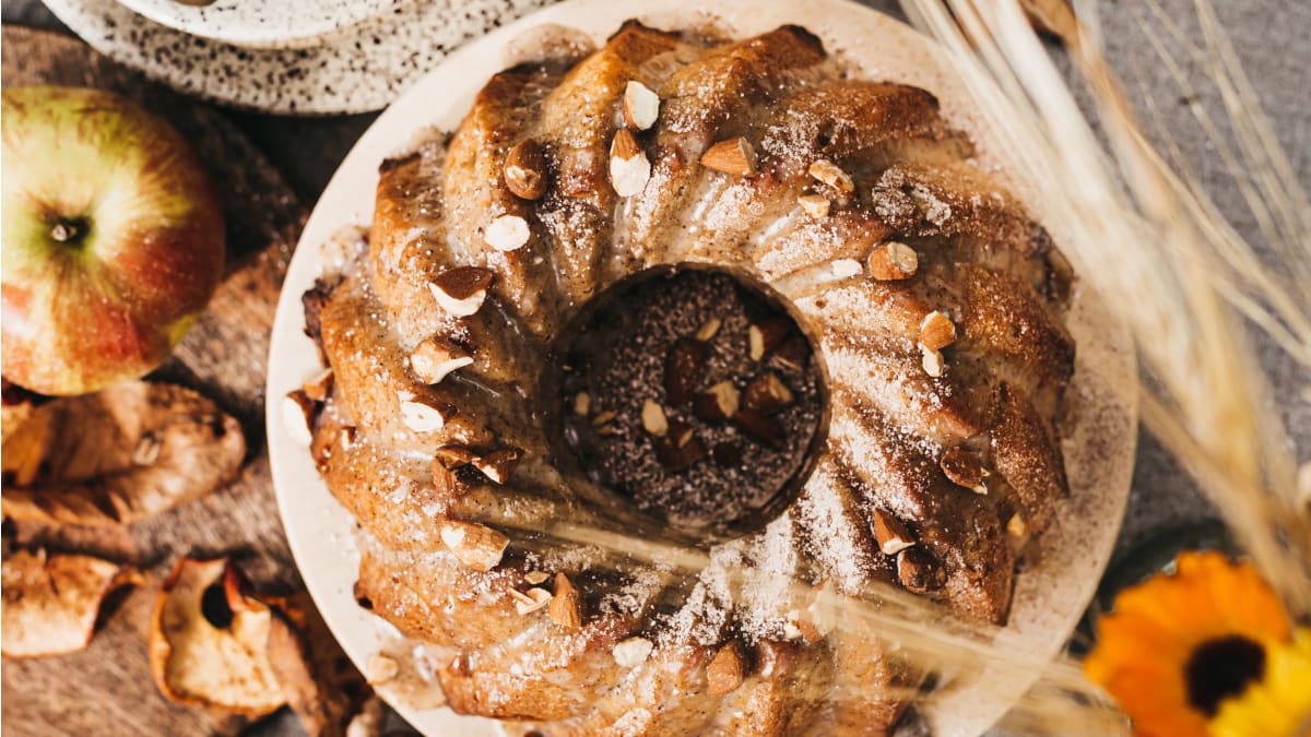 Õuna-kohupiimakeeks valge šokolaadi kattega 