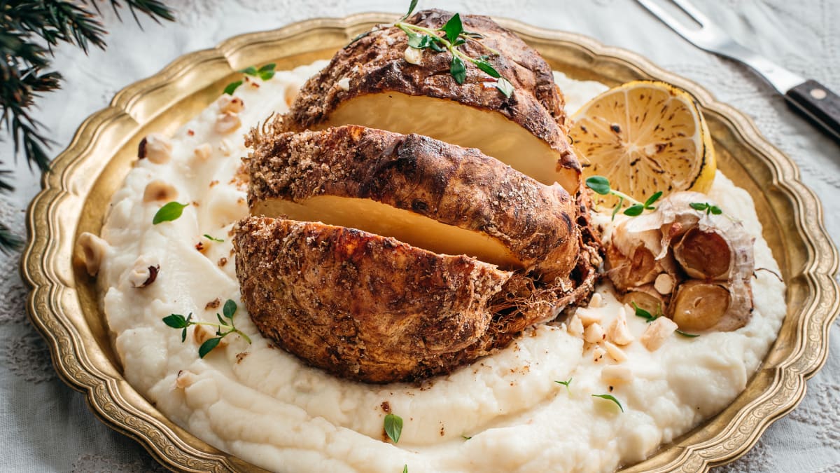 Küpsetatud juurseller ahjuküüslaugu püreega