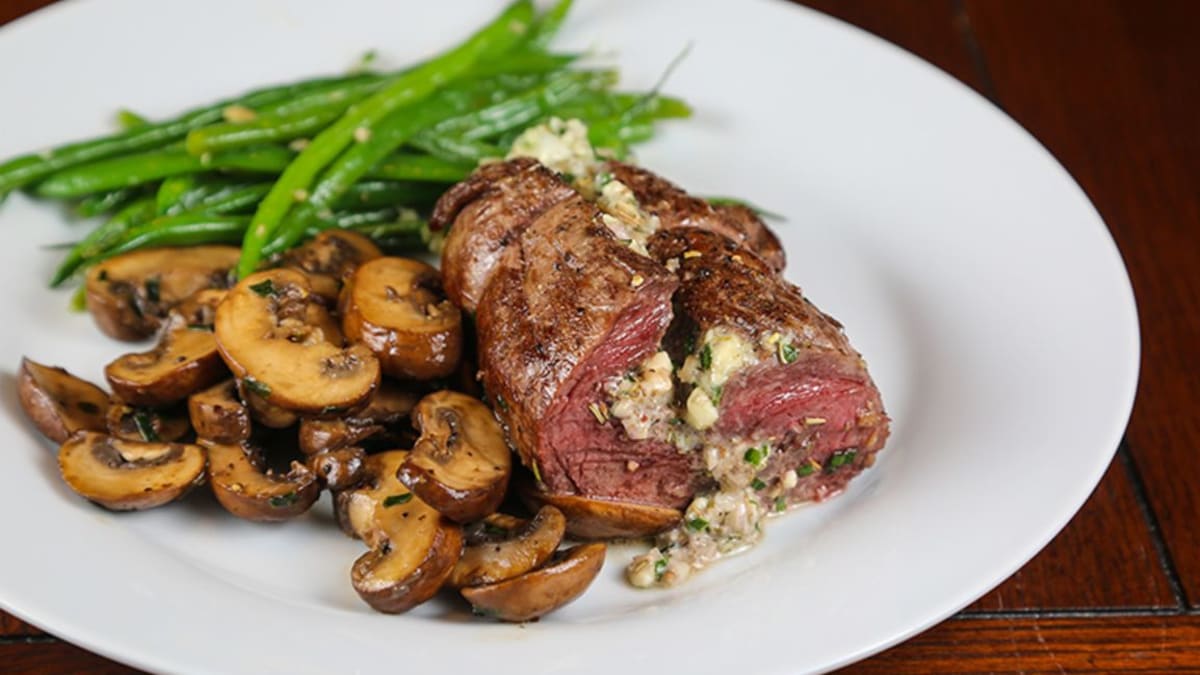 Hirve sisefilee sinihallitusjuustu täidisega