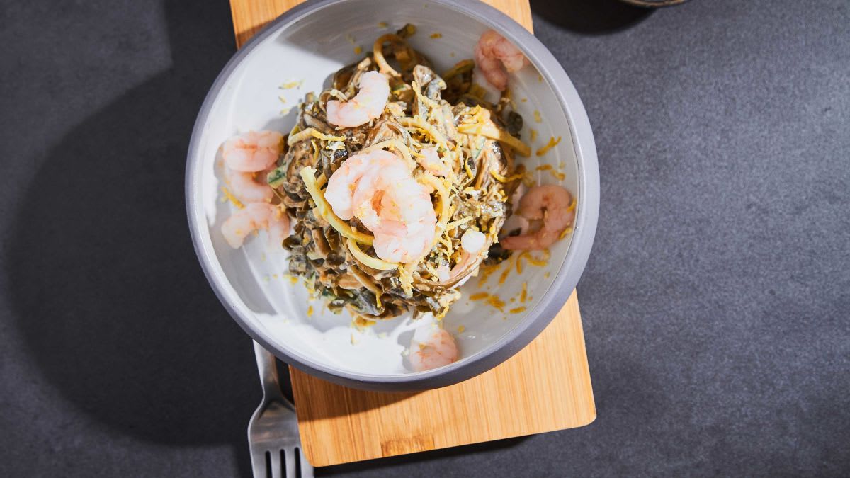 Jūras kāpostu salāti ar zemesriekstu mērci