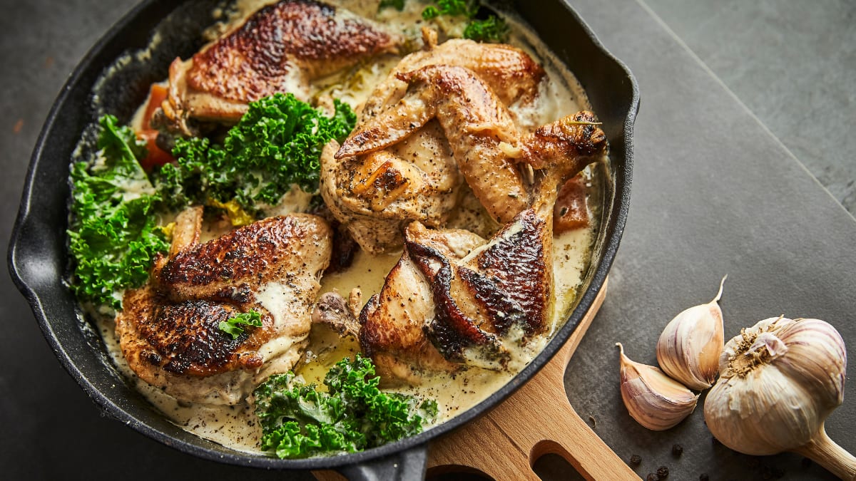 Sautēta vista krējuma un siera mērcē