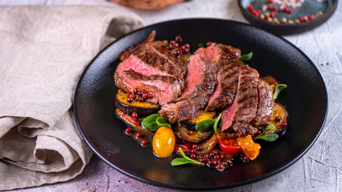 Liellopa steiks ar baklažāniem