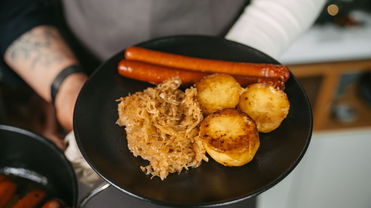 Sautēti kāposti ar desiņām 