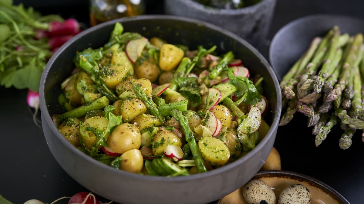 Kevadine kartulisalat suitsulõhega 