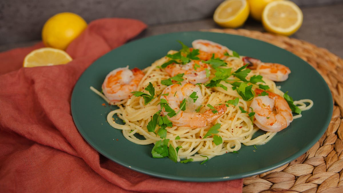 Spageti ar garnelēm un ķiplokiem