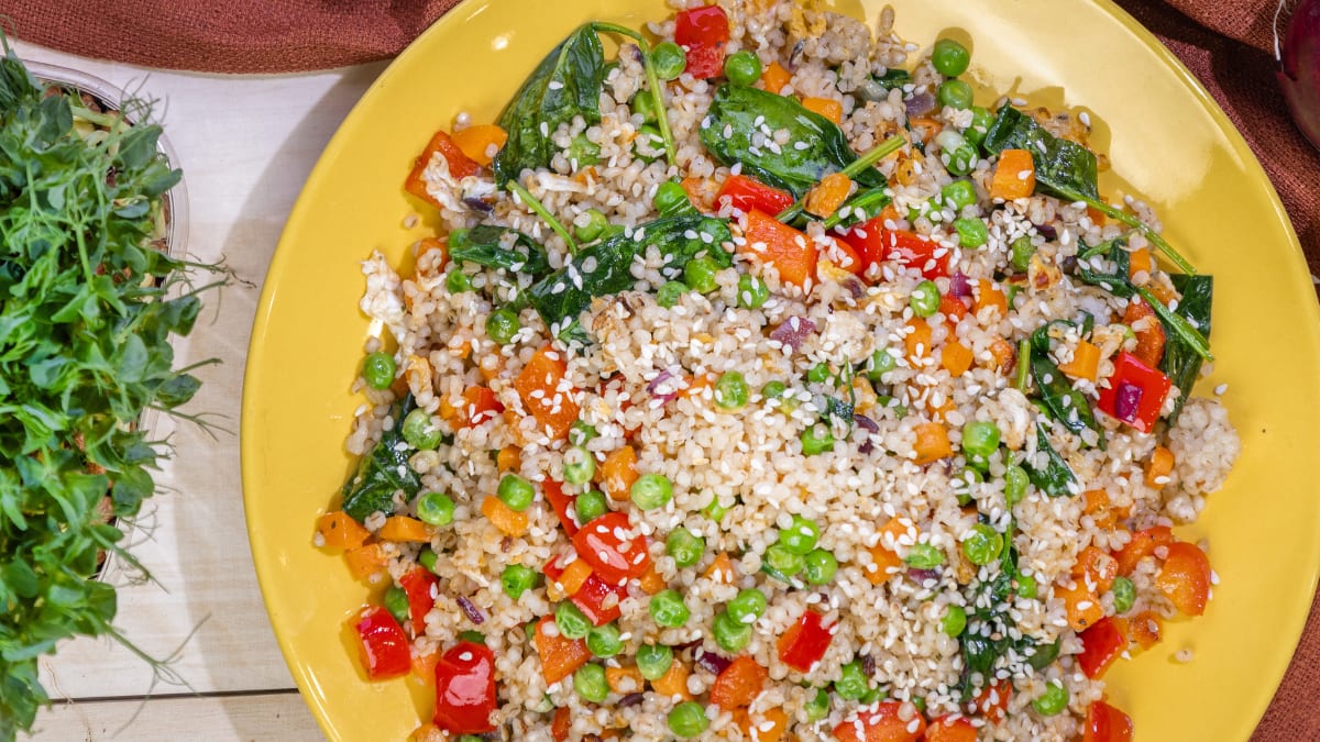 Siltie pērļu grūbu salāti