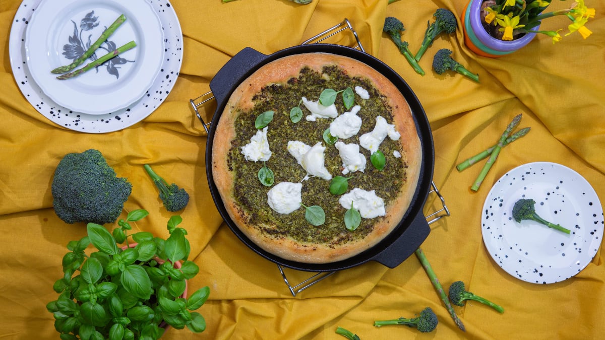 Dārzeņu pesto pica ar Burrata sieru