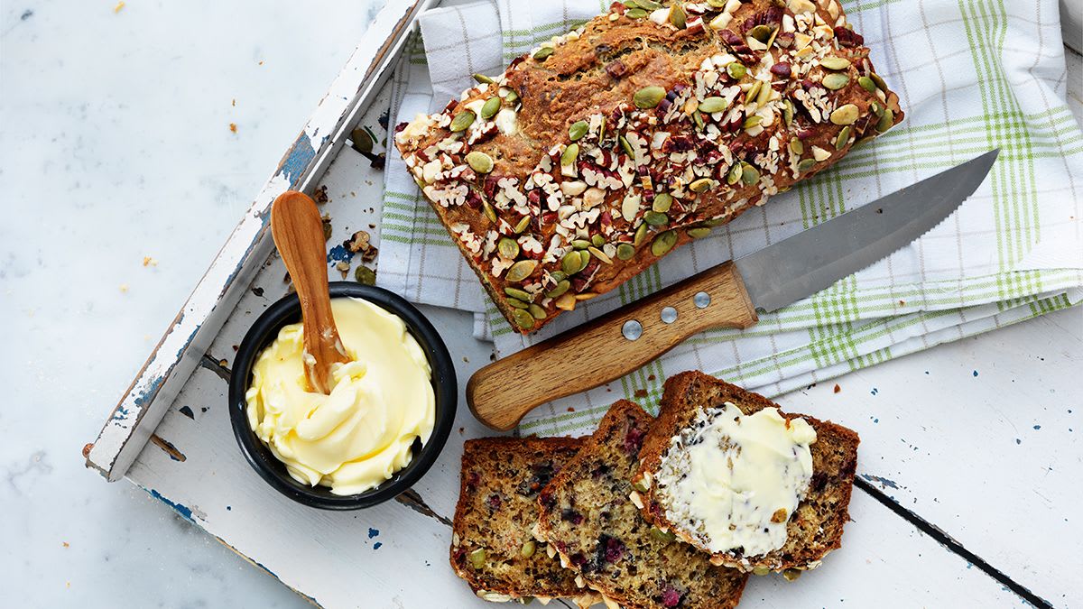 Speltos duona su bruknėmis ir pankoliais