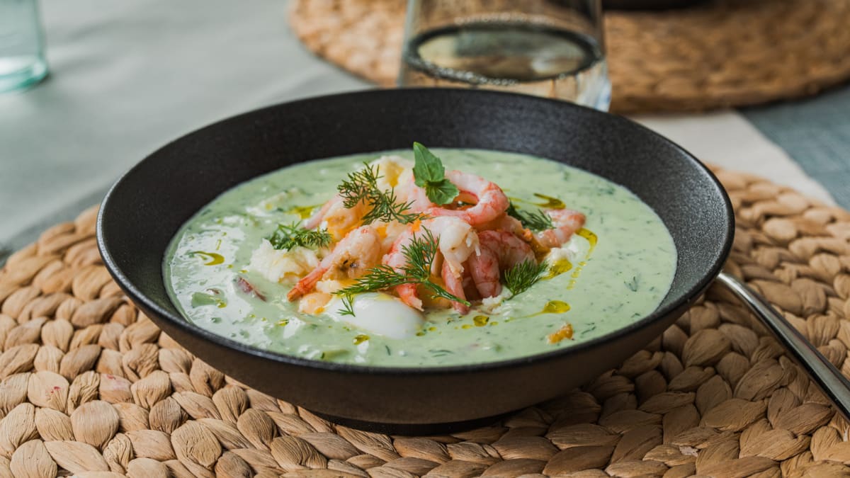 Avokado un garneļu aukstā zupa