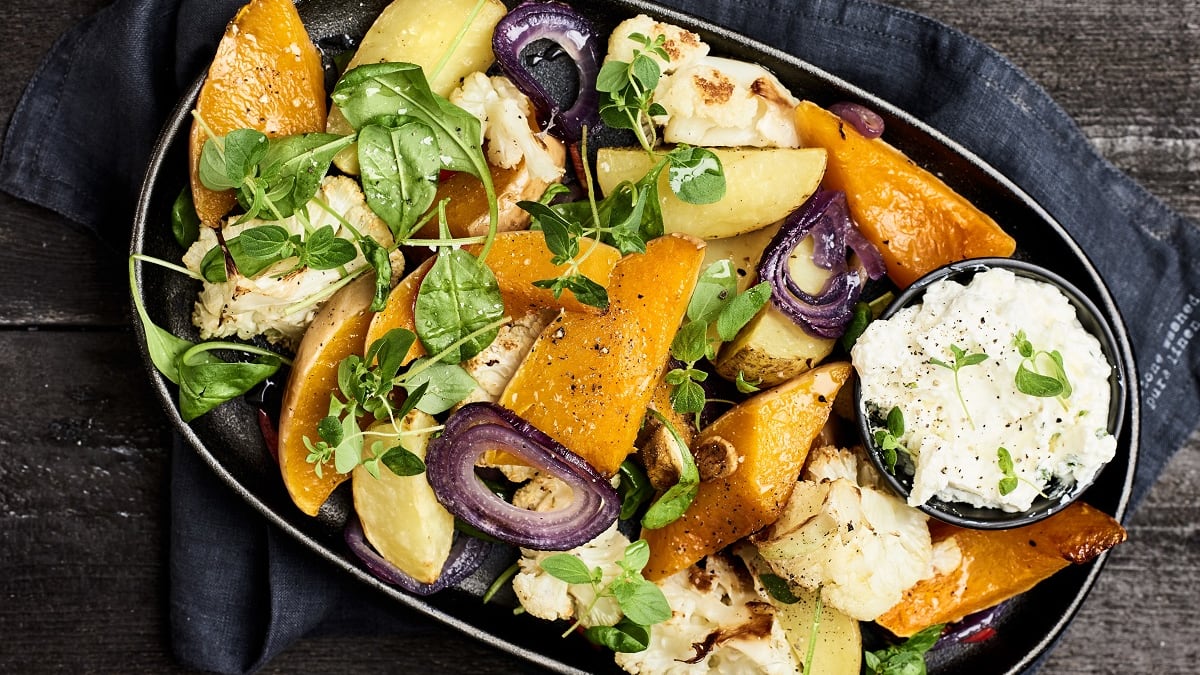 Röstitud kõrvits fetajuustu ja punega