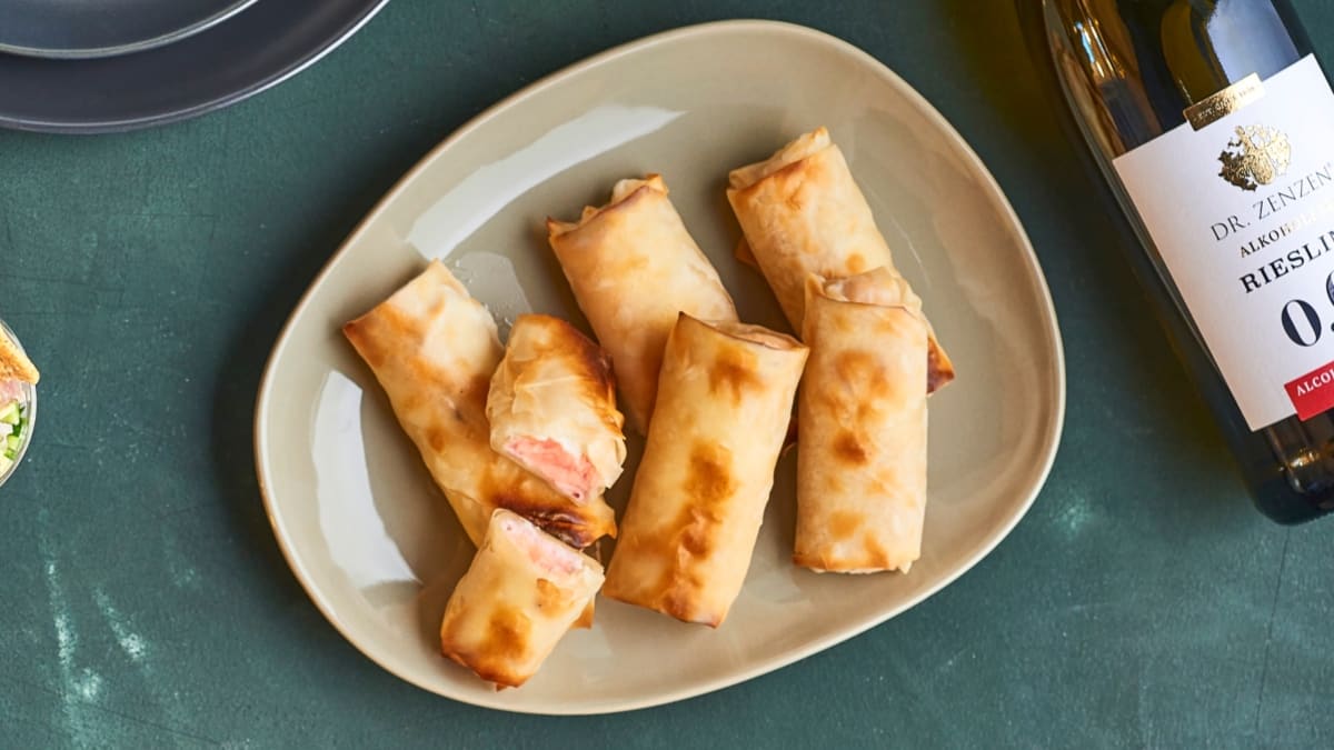 Filo tešlos suktinukai su lašišomis ir daržovėmis