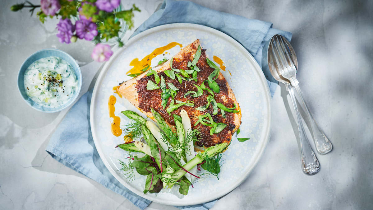 Ahjulõhe basiiliku ja tomatiga