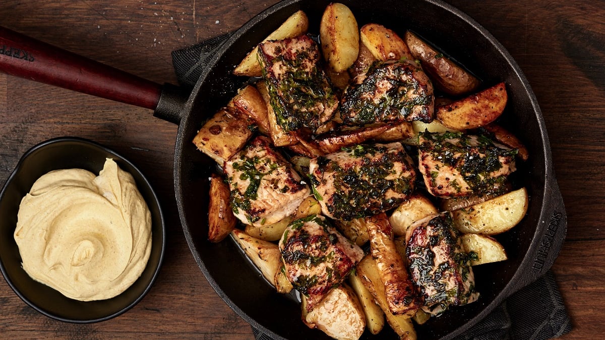 Petersellis praetud sealiha välisfilee röstitud juurviljadega