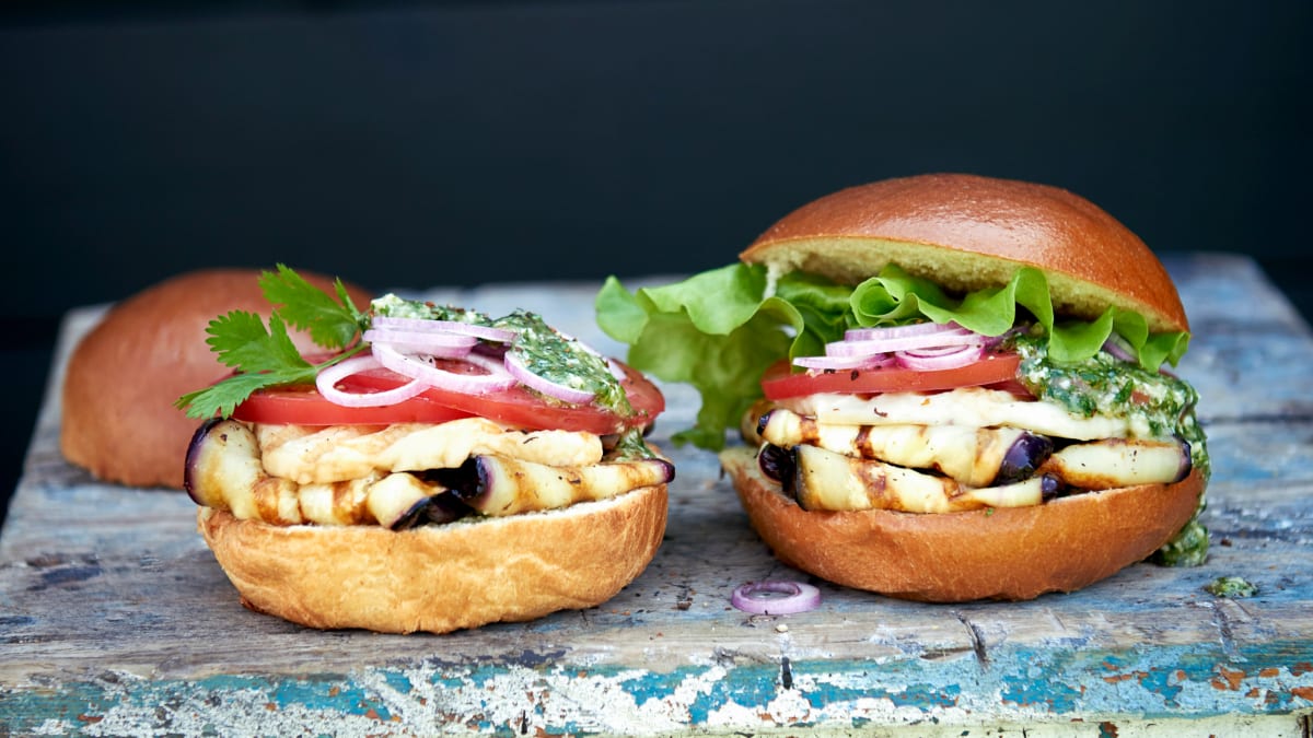 Grilyje kepto baklažano ir HALLOUMI sūrio suvožtinis