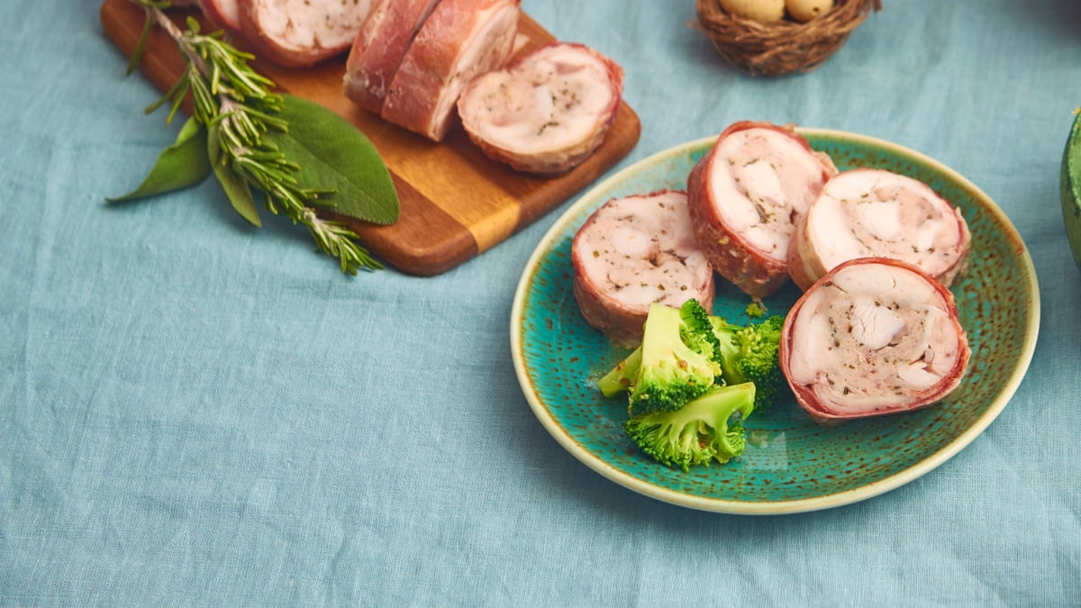 Keptas triušis su rozmarinais ir polenta