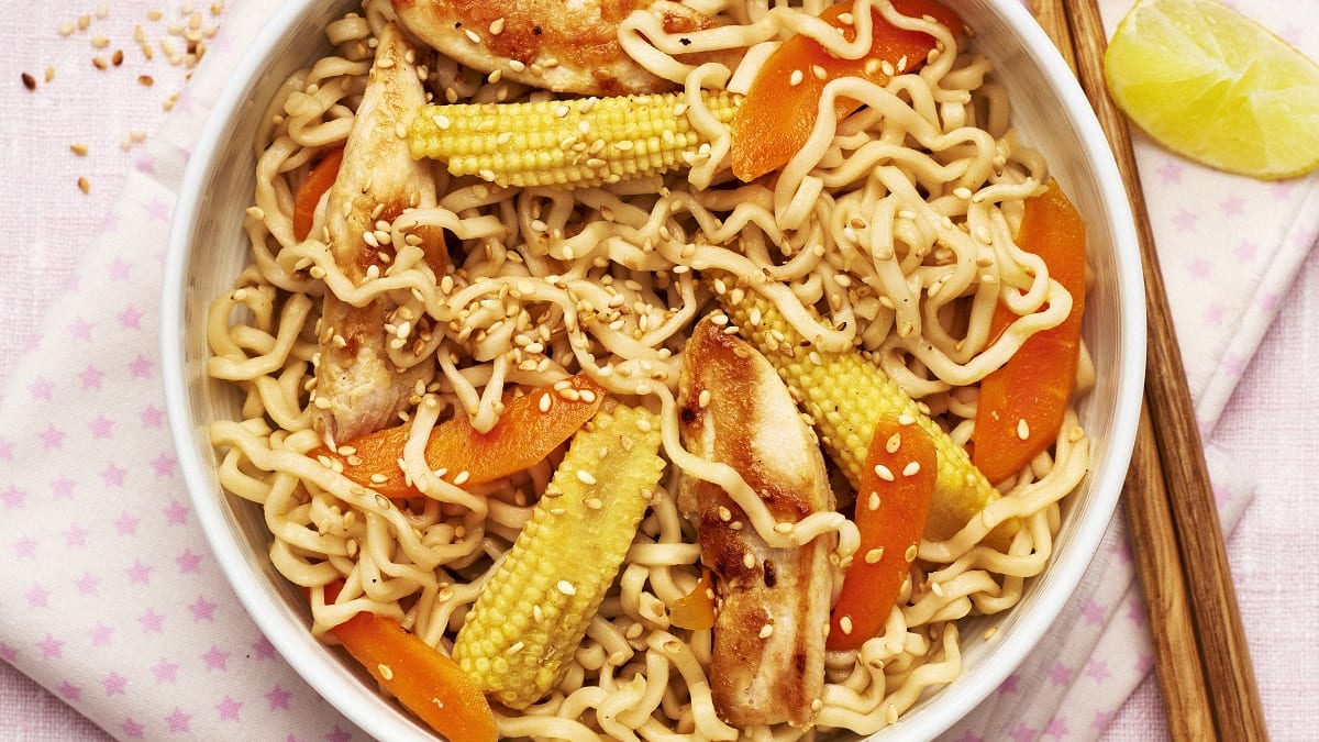 Vokitud nuudlid kanaga