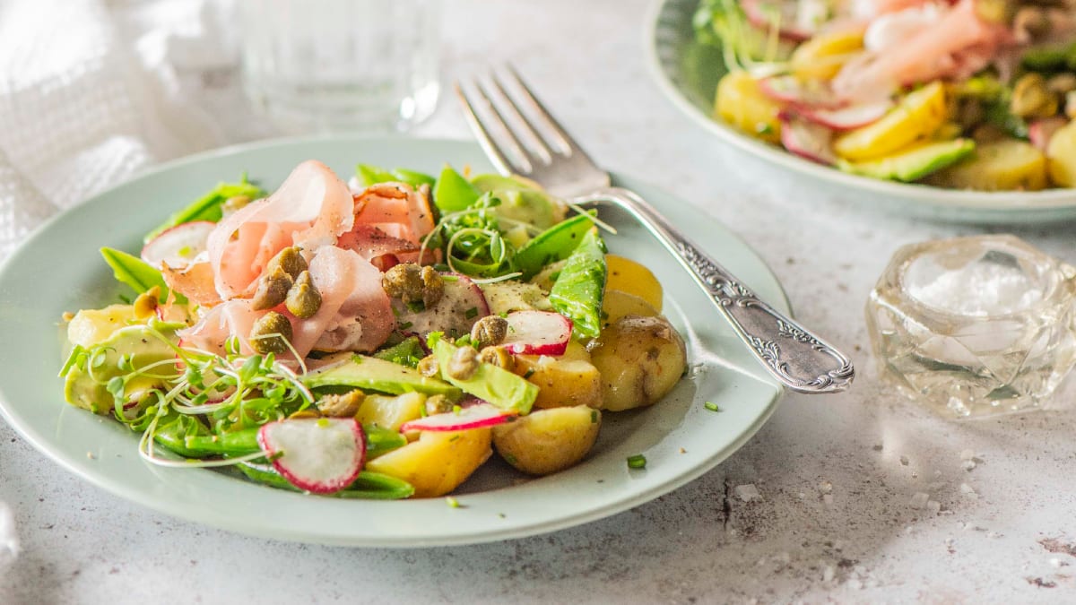 Kevadiselt kerge salat gurmeekartuliga