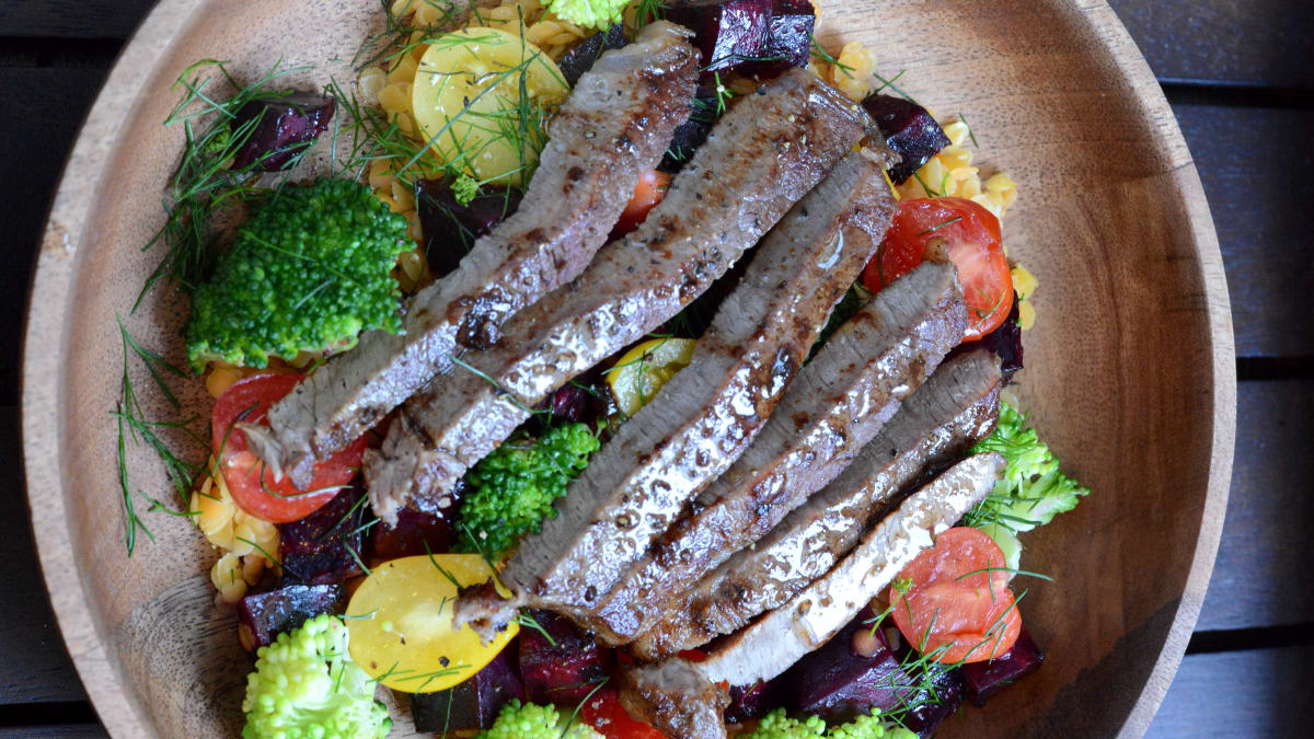 Peedi-läätsesalati veiselihasteigiga