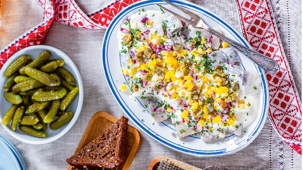 Heeringas sinepi-meekastme teki all