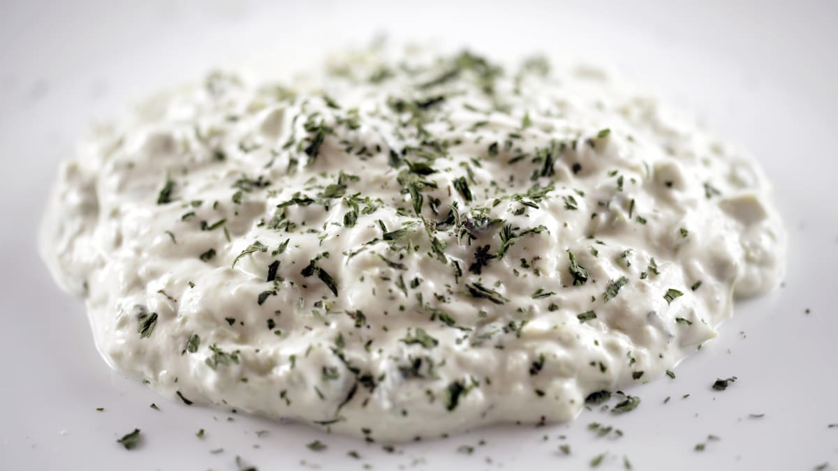 Jogurta mērce ar avokadu un piparmētru