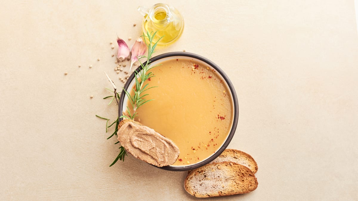 Cāļu aknu pastēte ar ābolu želeju