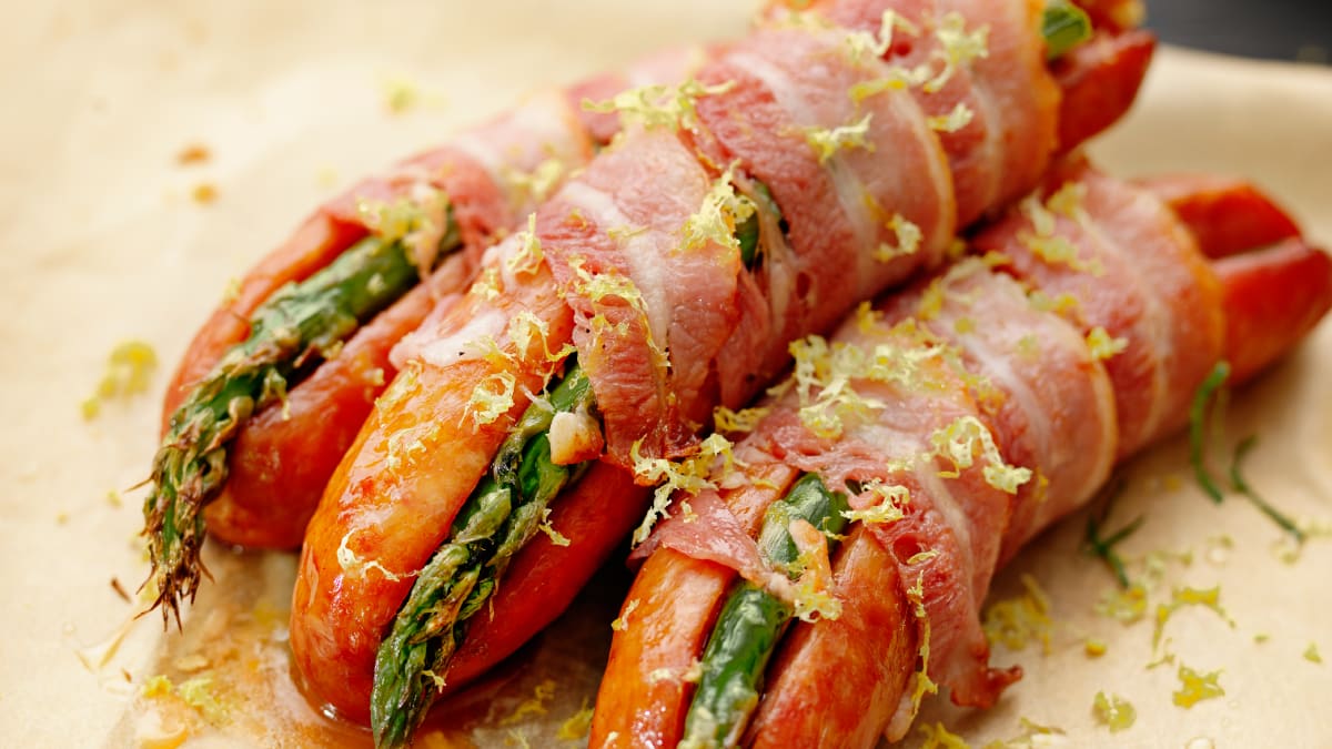 Sparglitäidisega kabanossid peekoni ja sidruniga