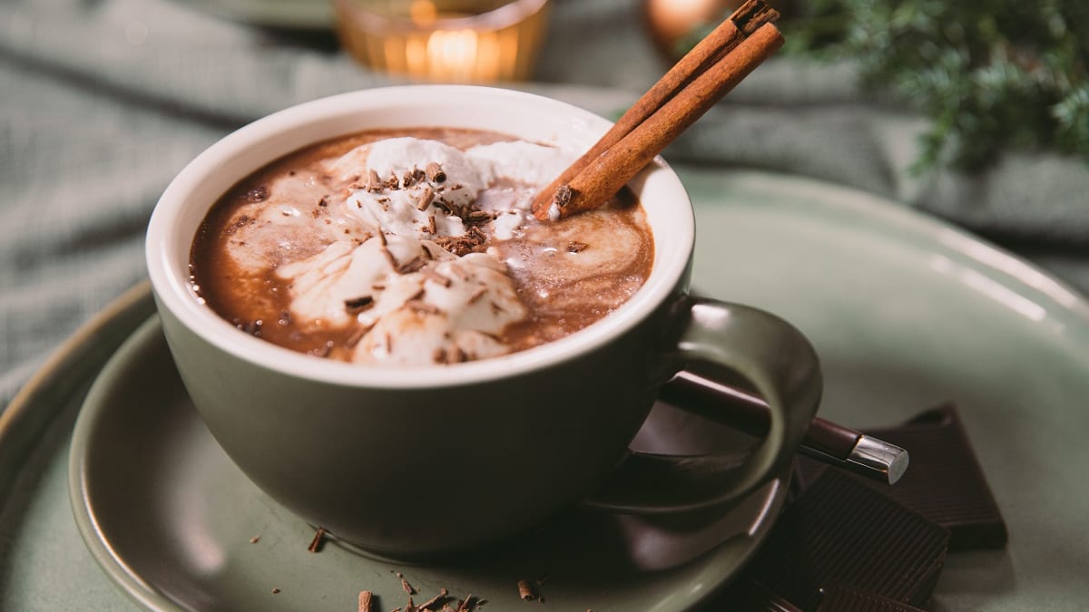 Vürtsine kuum šokolaad kookose vahuga