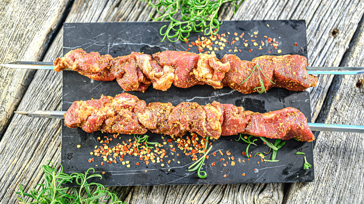 Liellopa gaļas šašliks piparu marinādē