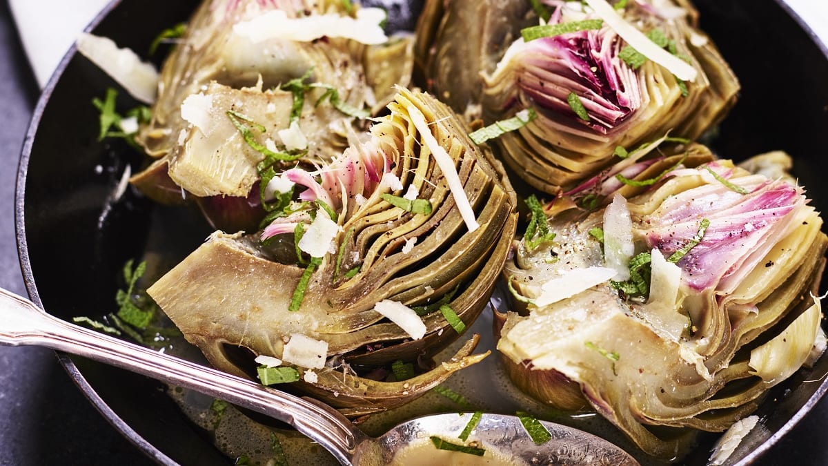 Artišokk valge veini, salvei ja parmesaniga