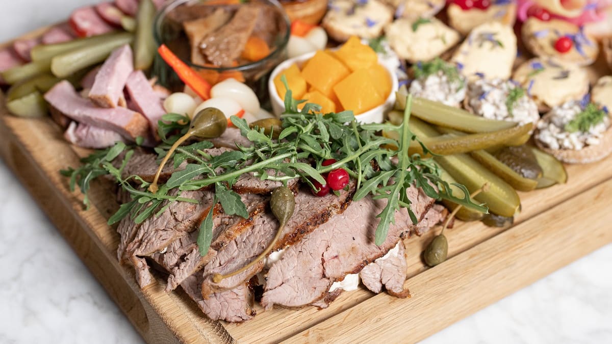 Vasikaliha tuunikala-kappari määrdega