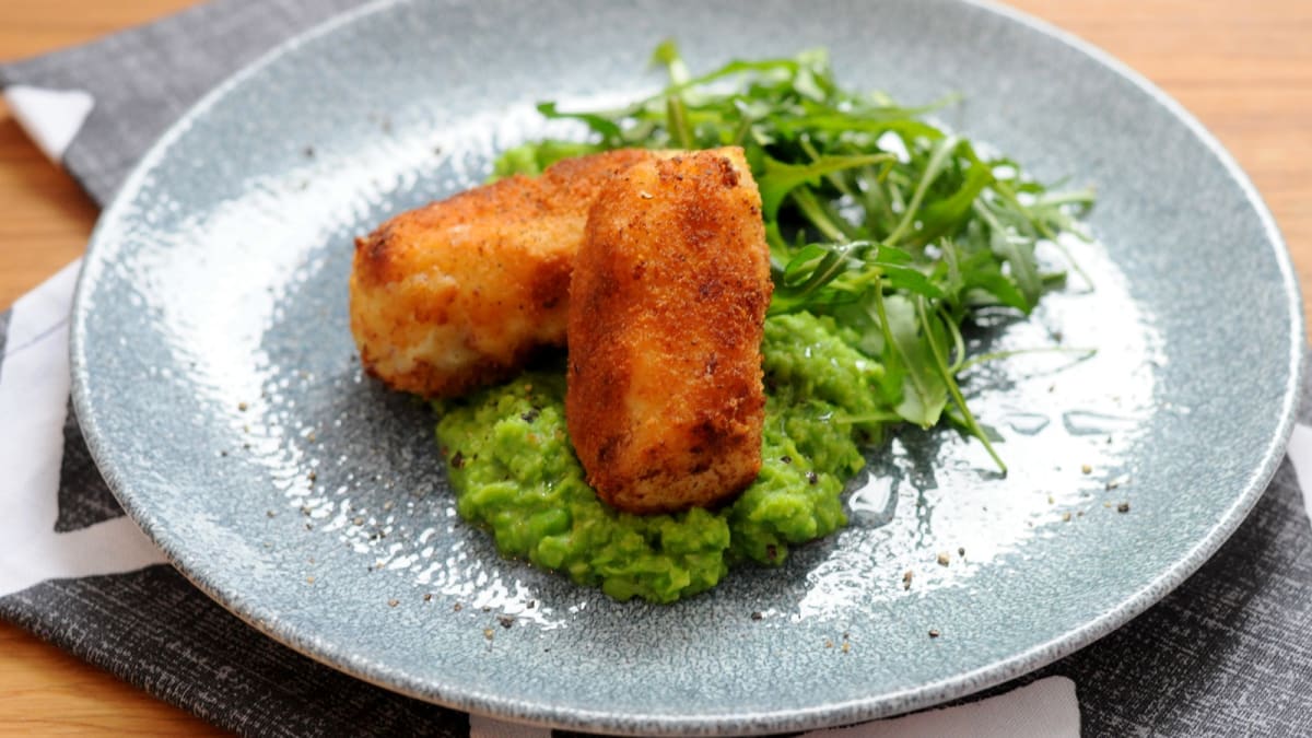 Kartuli-juustukoogid hernepüreega