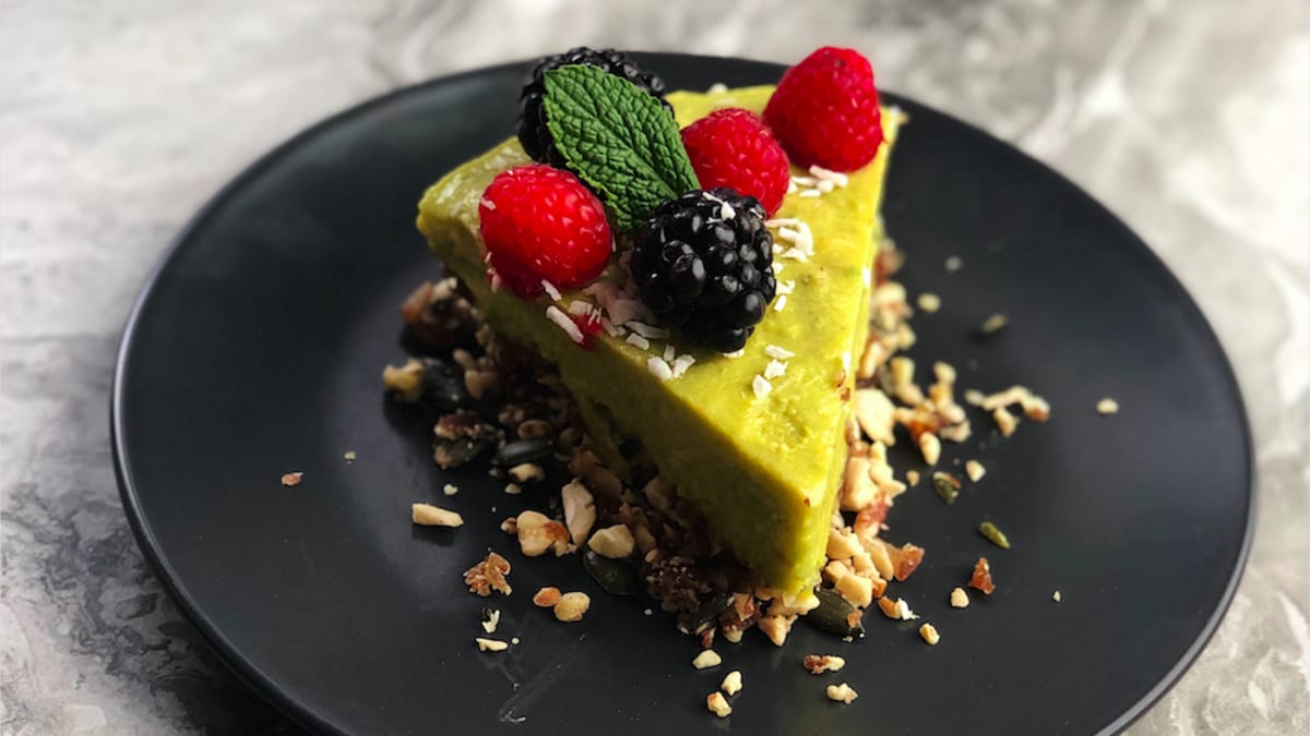 Svaigā avokado un mango kūka