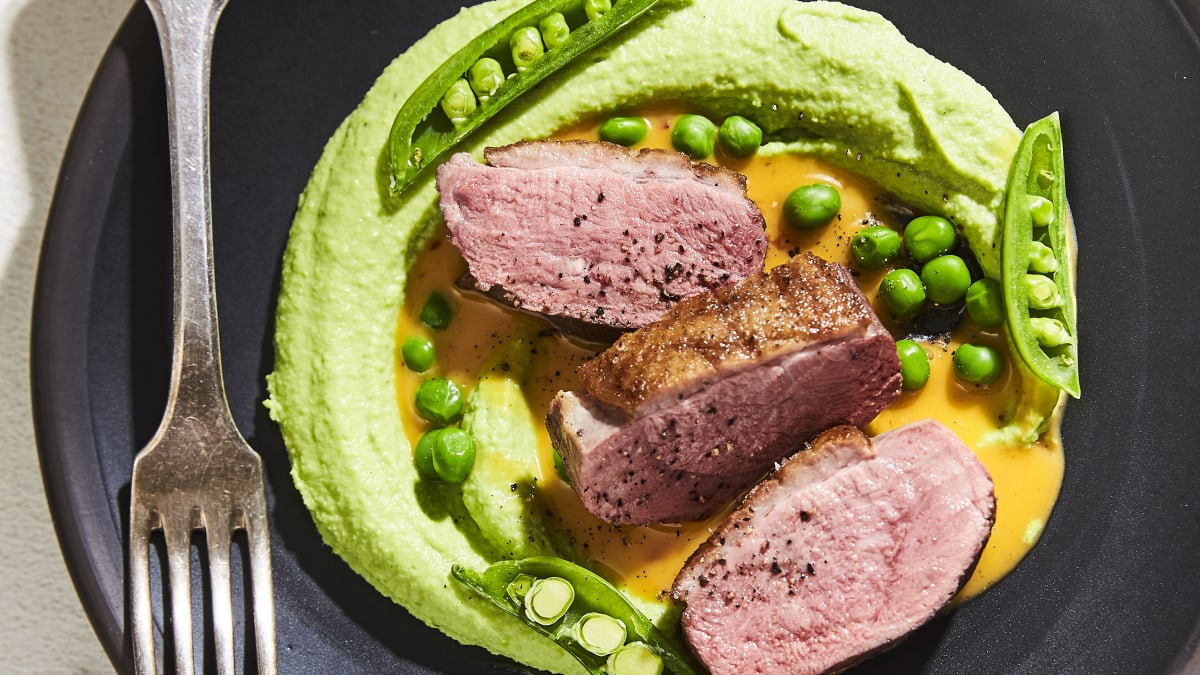 Pīles krūtiņa ar zaļo zirņu biezeni