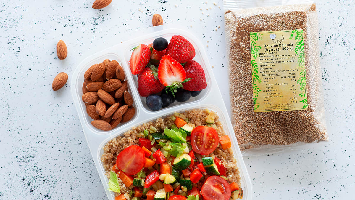 Bolivinių balandų salotos su daržovėmis