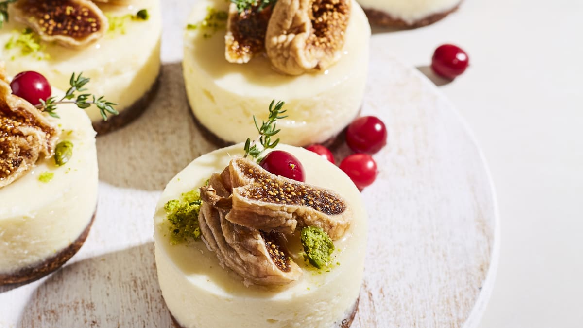 Kazas siera kūciņas ar vīģēm