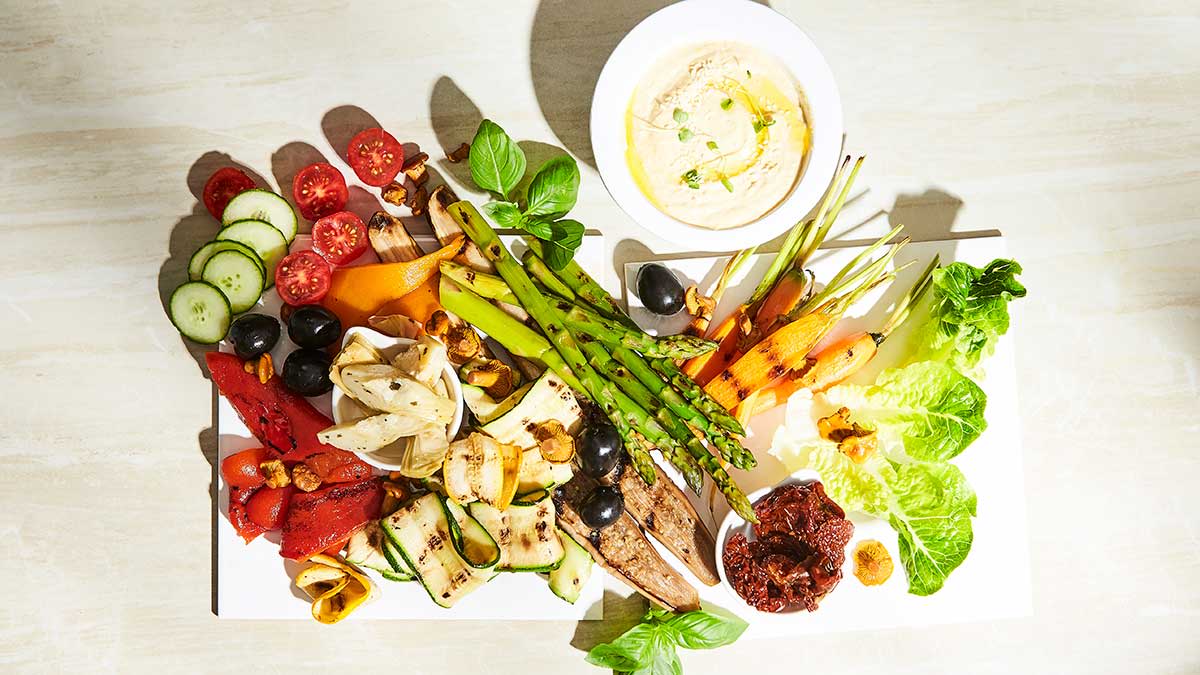 Antipasti – uzkodu plate ar humosu