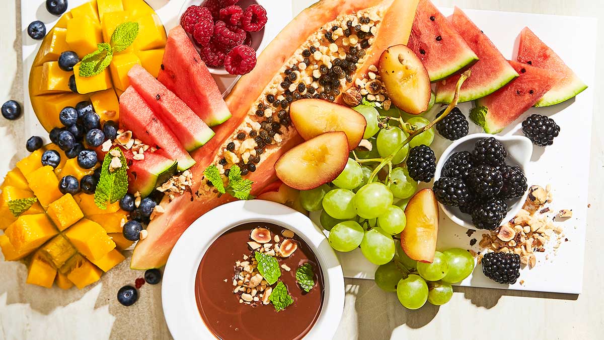 Augļu plate ar šokolādes mērci