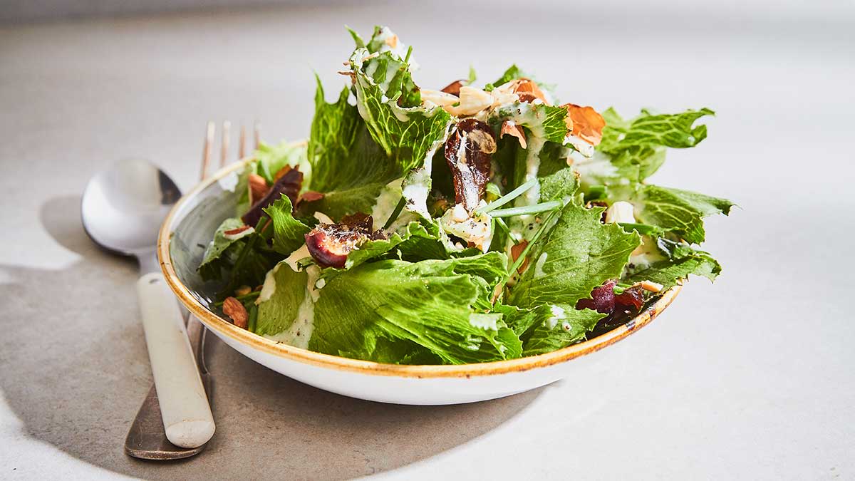 Salātlapas ar Stiltonas siera mērci