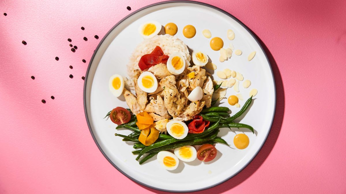 Soe lihavõttesalat kanaga