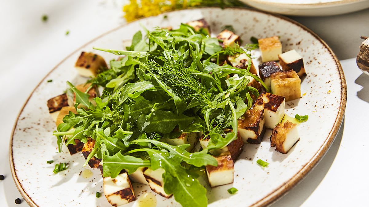 Cepts kūpinātais siers ar zaļumiem