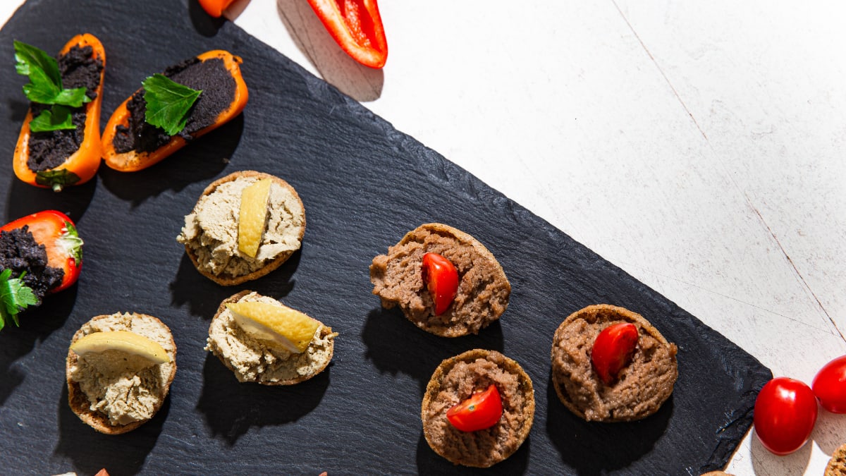 Ballīšu uzkodu plate spāņu gaumē (tapas)