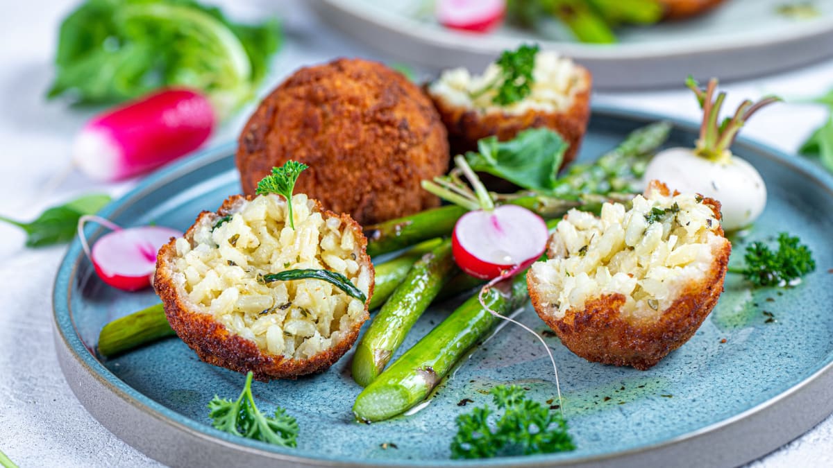 Arančīni ar spinātiem un sparģeļiem