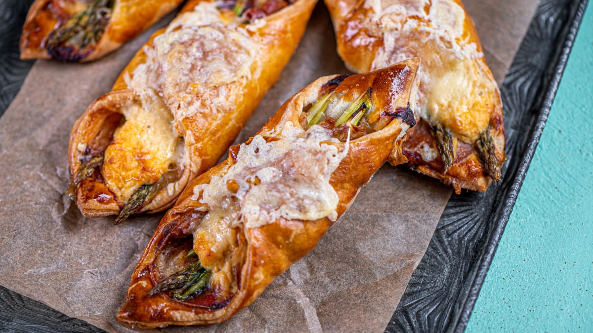 Sparģeļu un prošuto uzkoda