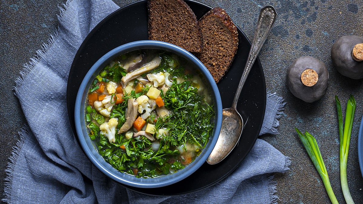 Vegānā austersēņu "vistas" zupa