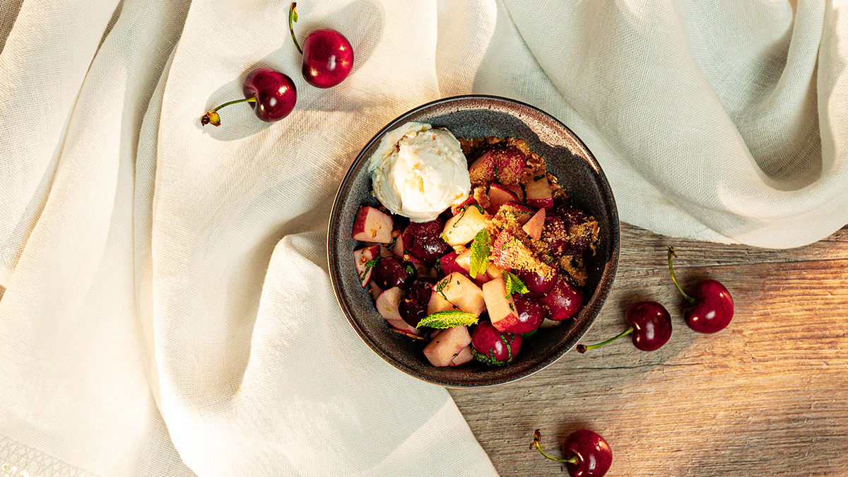 Ķiršu, ābolu un piparmētru salāti