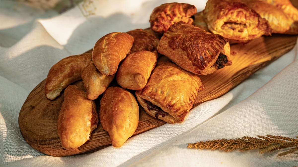 Pīrāgu trijotne visām gaumēm - speķa, tunča un sēņu.