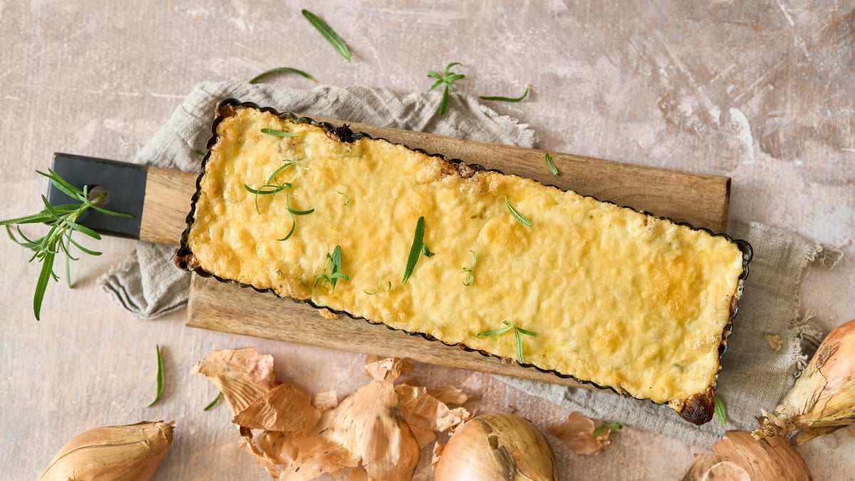 Karamelizētu sīpolu tarte