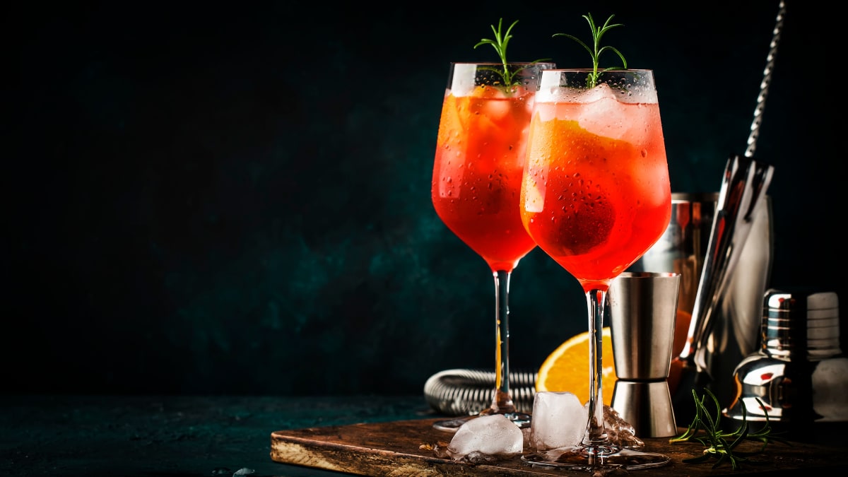 Ziemassvētku Aperol Spritz kokteilis