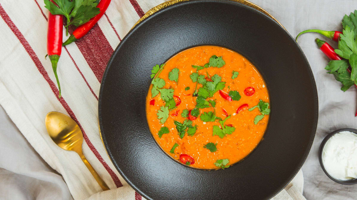 Burkānu un lēcu zupa Taizemes gaumē